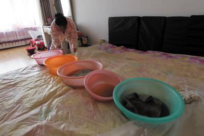 定襄楼上漏水，住户失联，小区没物管，业主维权难！律师来支招……